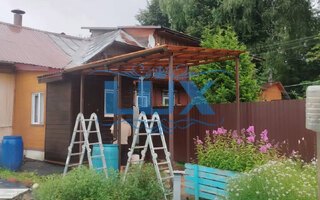 примыкающий навес для дачи с крышей из поликарбоната